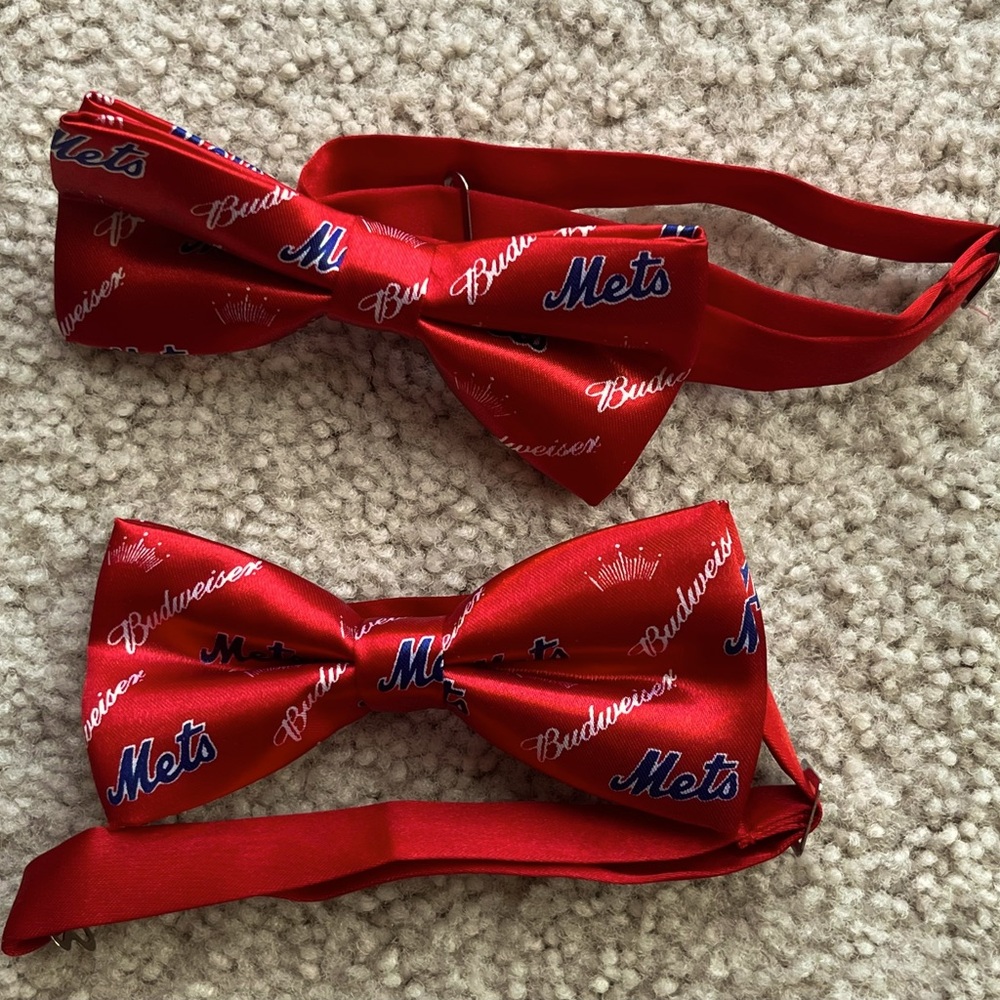 New York Mets / Budweiser collaboration memorabilia bow ties!